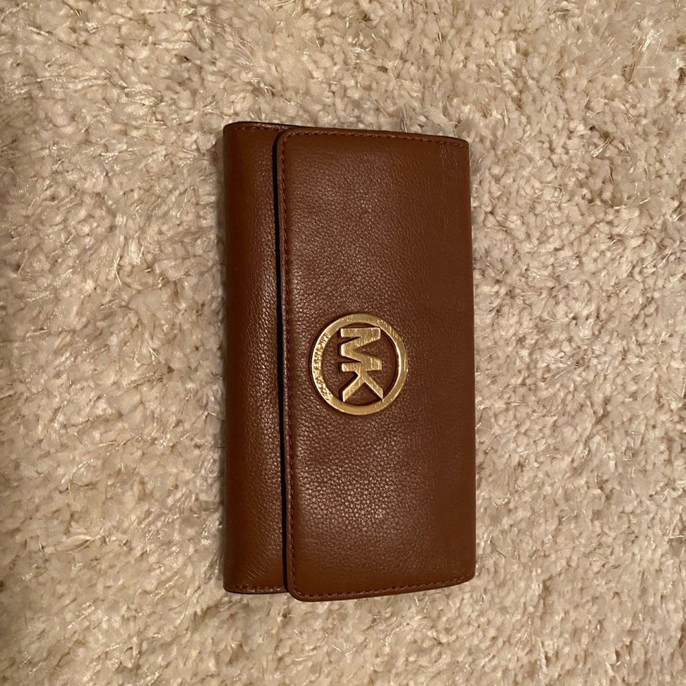 Michael Kors leather wallet .. excellent condition